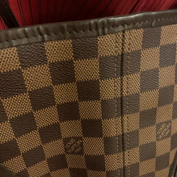 Louis Vuitton Neverfull Bag and Wristlet - Picture 4 of 14
